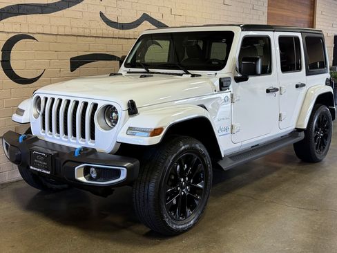 Used 2023 Jeep Wrangler Unlimited Sahara AWD/4WD image 8