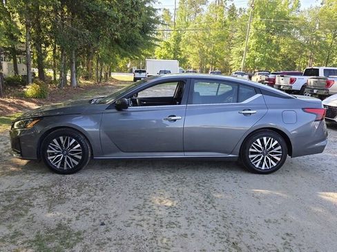Used 2024 Nissan Altima 2.5 SV FWD image 5