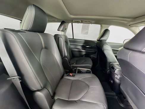 Used 2024 Toyota Grand Highlander AWD image 28