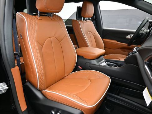 New 2026 Chrysler Pacifica Pinnacle image 48