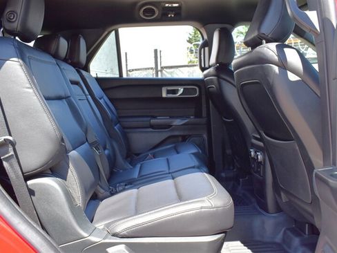 Used 2020 Ford Explorer XLT w/ Equipment Group 202A AWD/4WD image 31