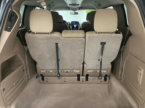 Used 2012 Chrysler Town & Country Touring image 12