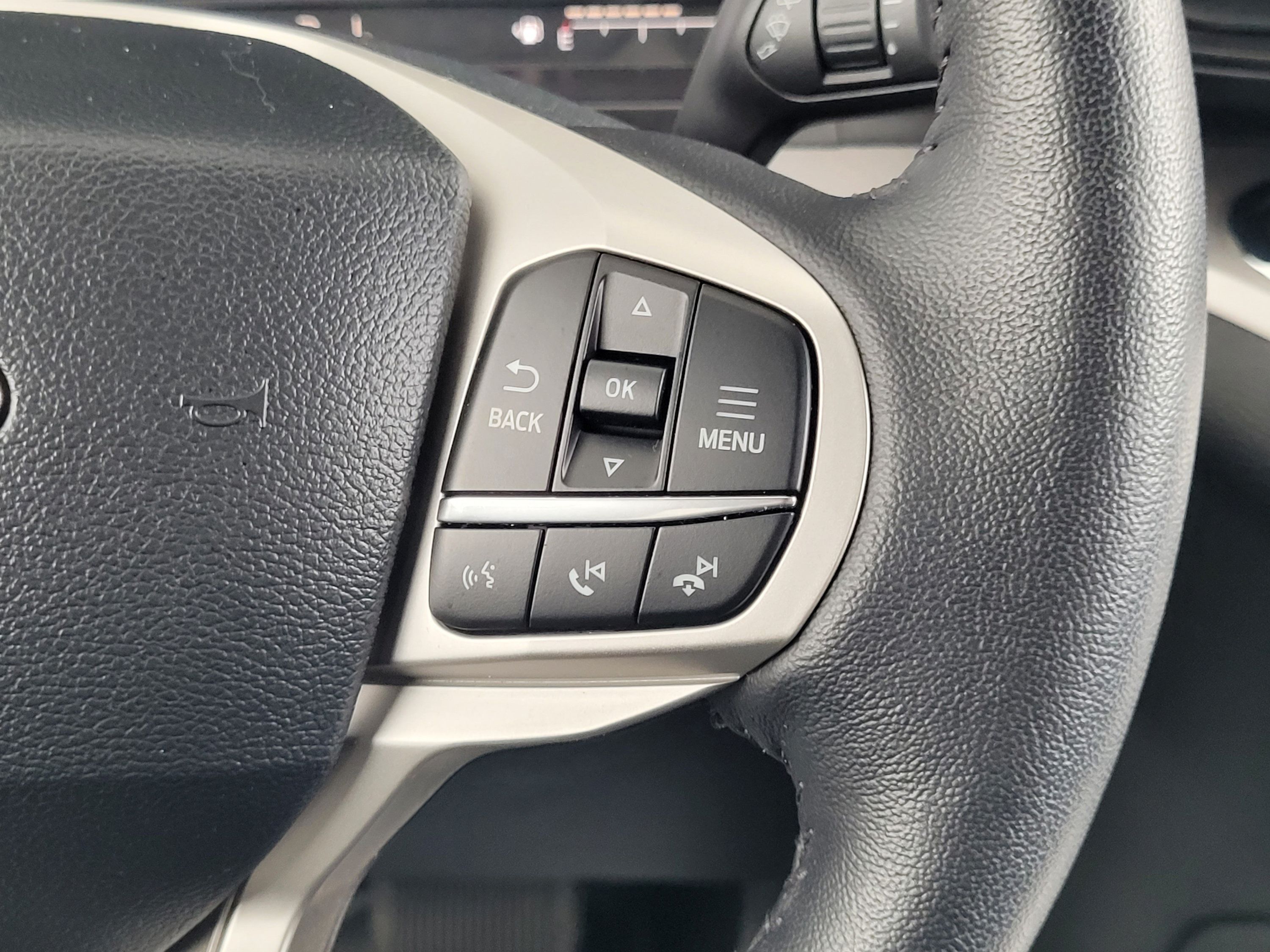 Used 2024 Ford Explorer XLT AWD/4WD image 13