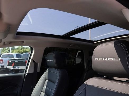 Used 2024 GMC Terrain Denali w/ Denali Premium Package AWD/4WD image 9