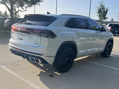 Certified 2024 Volkswagen Atlas Cross Sport SEL R-Line AWD/4WD image 10