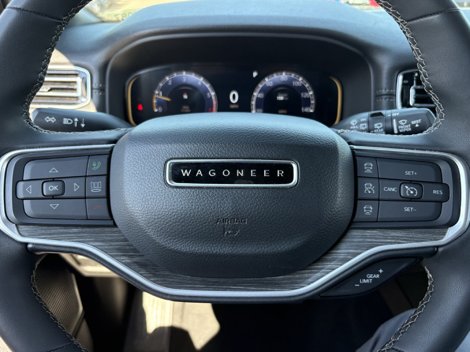 Used 2024 Jeep Wagoneer L Series III w/ Flexible Seating Group AWD/4WD image 34