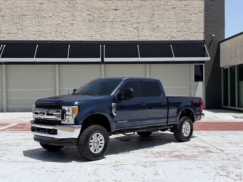 Used 2017 Ford F250 XLT w/ FX4 Off-Road Package AWD/4WD image 1
