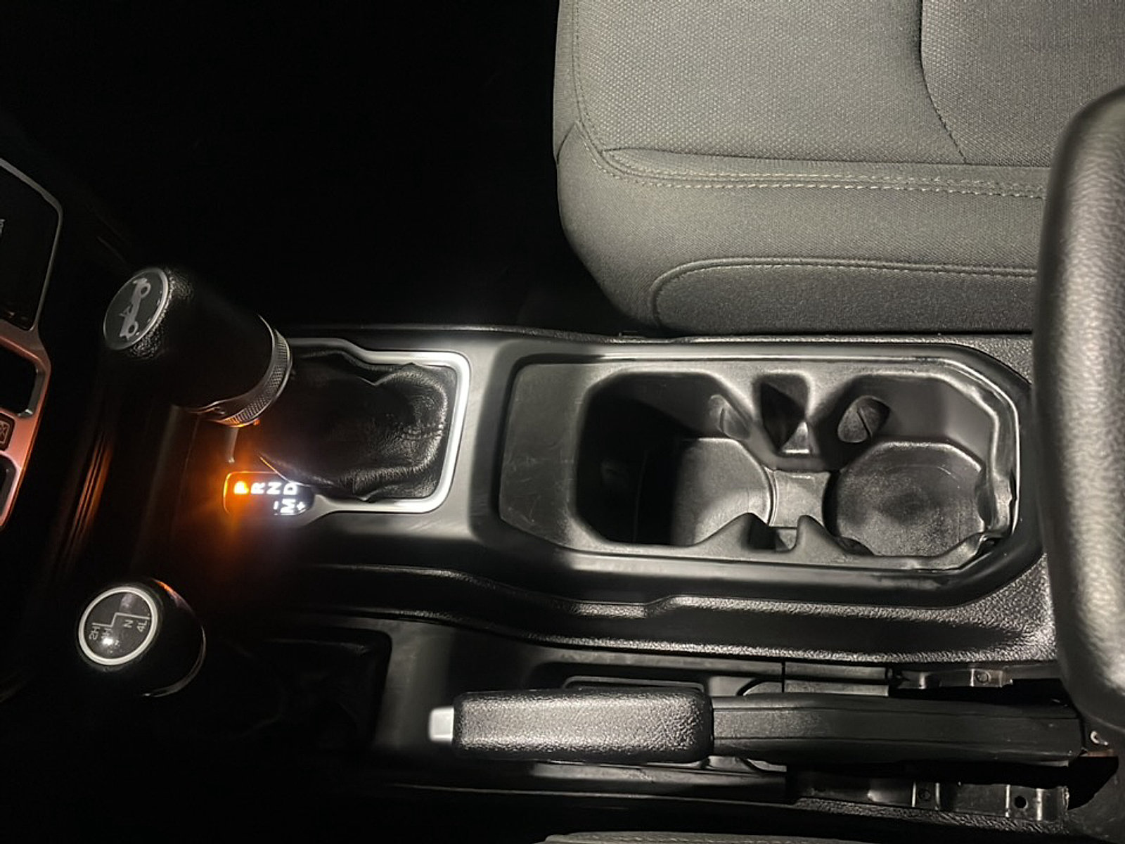 Used 2018 Jeep Wrangler Unlimited Sport S AWD/4WD image 11