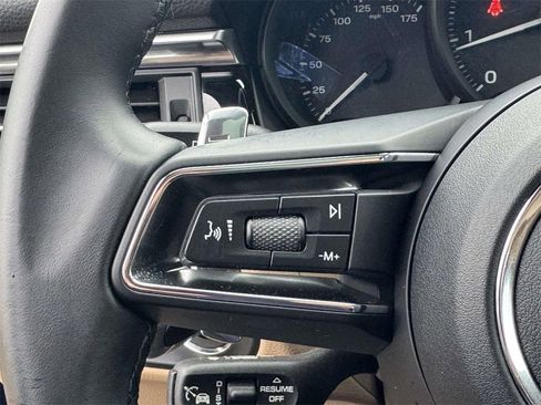 Used 2024 Porsche Macan image 18