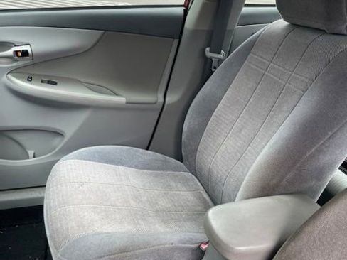 Used 2010 Toyota Corolla LE FWD image 3