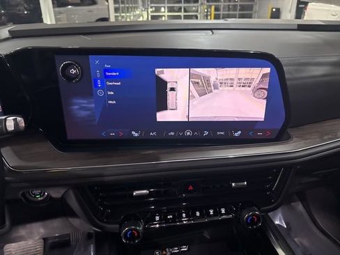 Used 2025 Chevrolet Suburban Z71 image 22