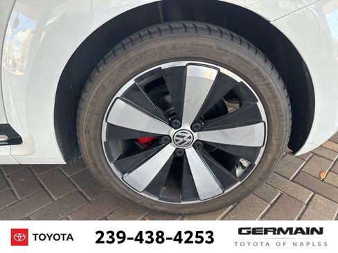 Used 2013 Volkswagen Beetle 2.0T image 11