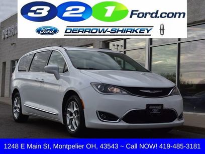 Used 2017 Chrysler Pacifica Touring-L w/ Tire & Wheel Group