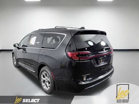 Used 2022 Chrysler Pacifica Limited FWD image 5