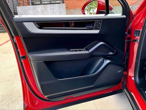 Used 2024 Porsche Cayenne image 24