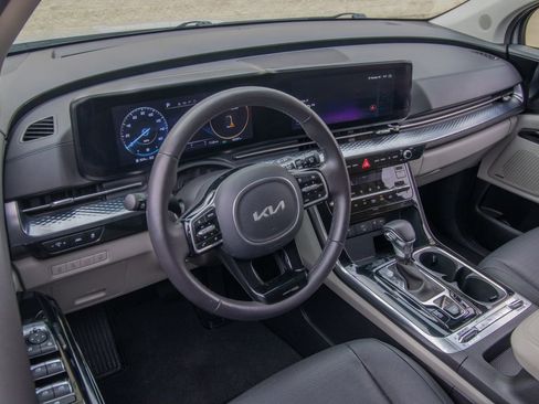 Used 2024 Kia Carnival SX Prestige image 14