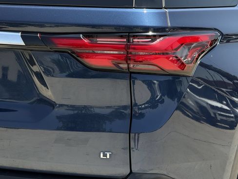Used 2022 Chevrolet Traverse LT FWD image 7
