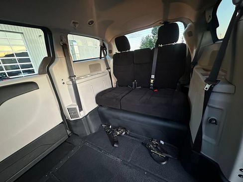 Used 2014 Dodge Grand Caravan SXT FWD image 22