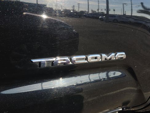 Certified 2022 Toyota Tacoma SR5 image 5
