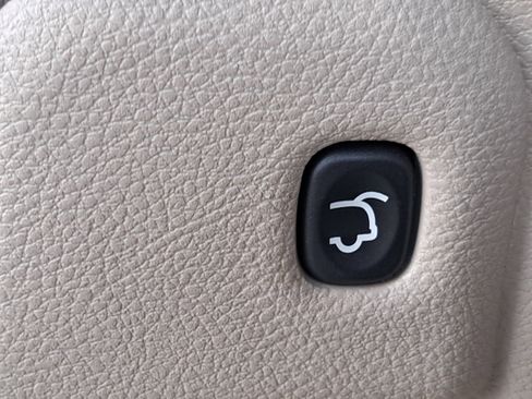 Used 2019 Jeep Grand Cherokee Overland AWD/4WD image 13