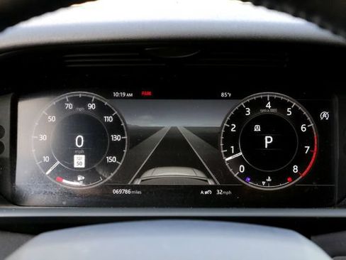 Used 2018 Land Rover Discovery HSE AWD/4WD image 16