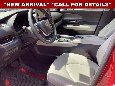 Used 2024 Toyota Grand Highlander AWD image 9