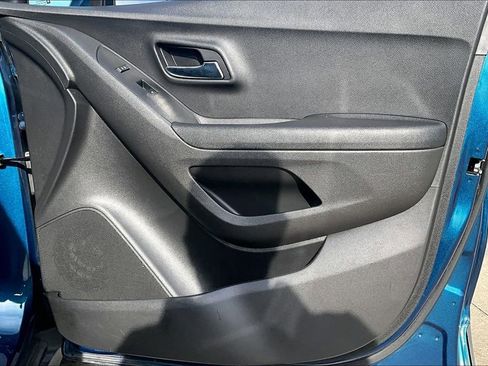 Used 2020 Chevrolet Trax LT FWD image 23