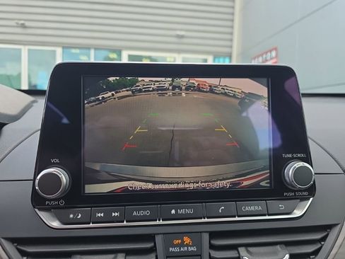 Used 2025 Nissan Altima 2.5 SV FWD image 21