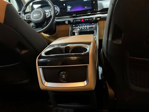 Used 2024 Kia Carnival EX FWD image 12