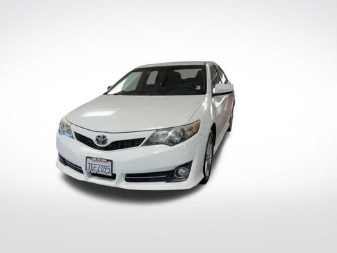 Used 2014 Toyota Camry SE FWD image 5
