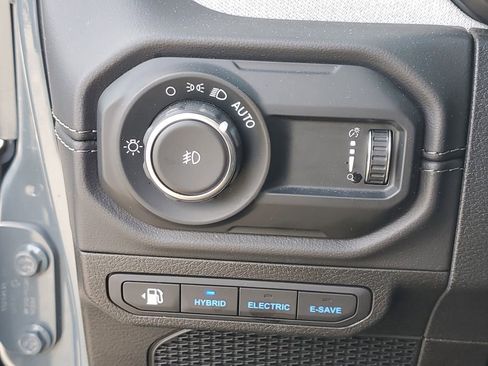Used 2025 Jeep Wrangler Unlimited Sahara AWD/4WD image 21