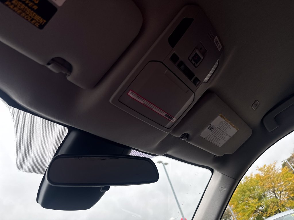 Used 2023 Toyota Highlander LE FWD image 33
