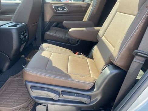 Used 2024 Chevrolet Tahoe High Country AWD/4WD image 12