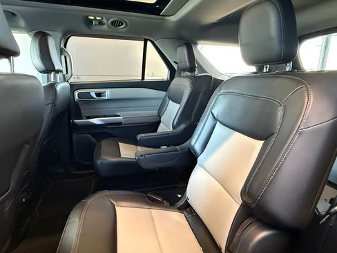Used 2022 Ford Explorer XLT w/ Equipment Group 202A image 17