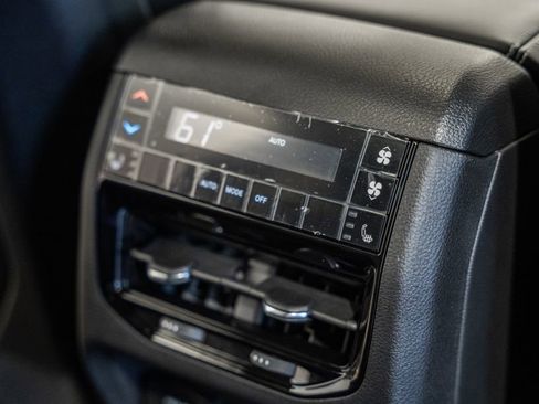 New 2025 Jeep Grand Cherokee L Limited w/ Luxury Tech Group II image 33