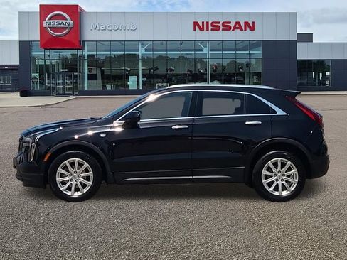 Used 2023 Cadillac XT4 Luxury w/ Cold Weather Package AWD/4WD image 4
