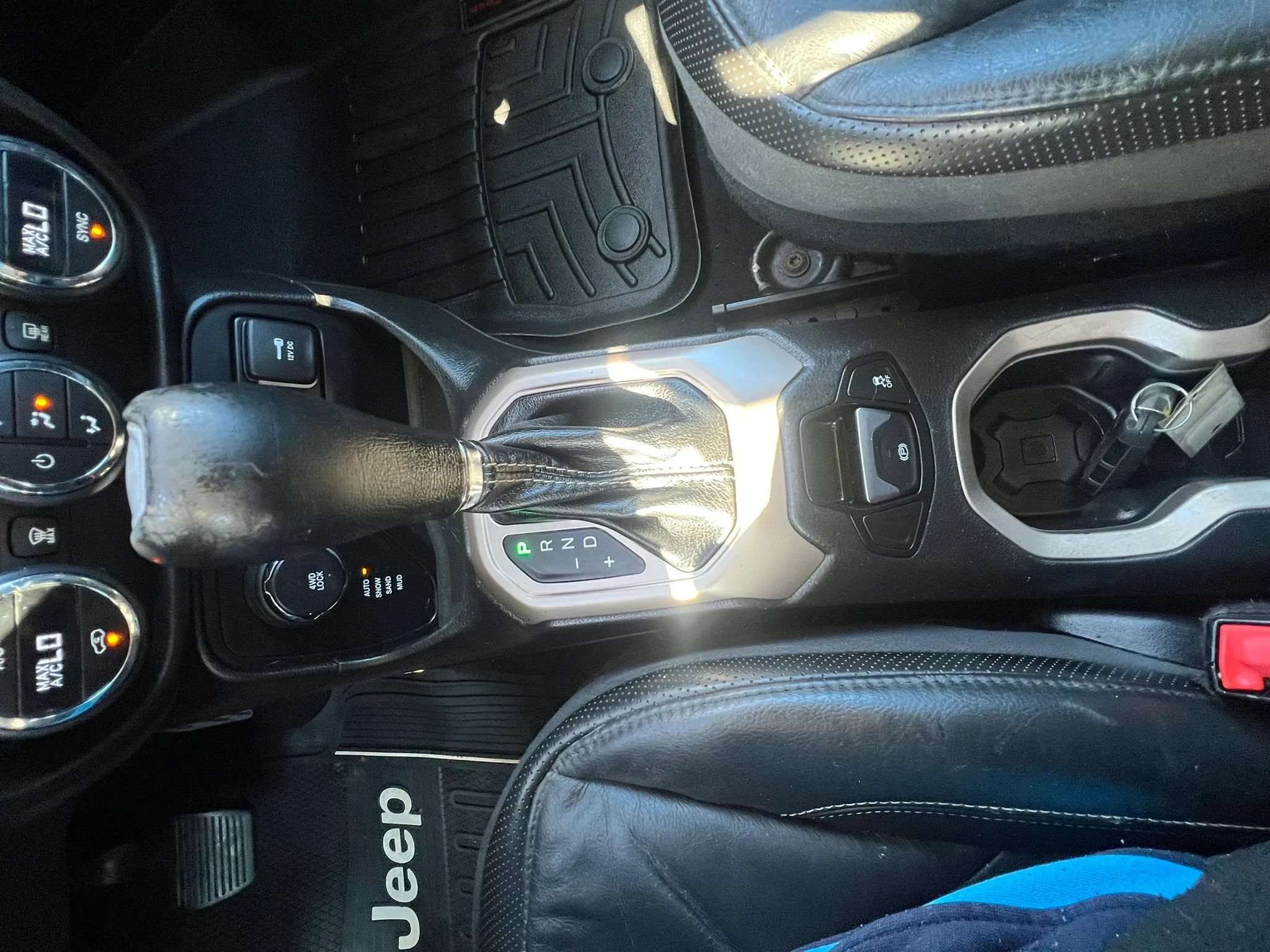 Used 2016 Jeep Renegade Limited AWD/4WD image 27