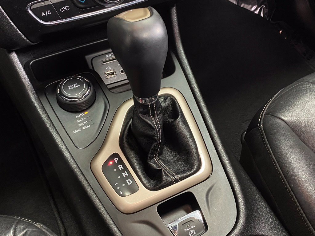 Used 2018 Jeep Cherokee Limited AWD/4WD image 26