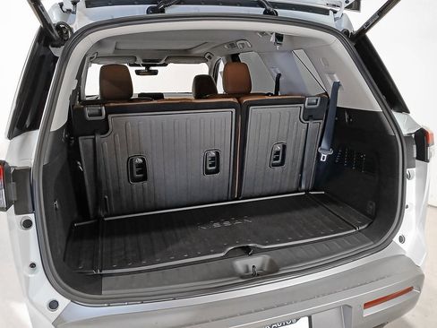 New 2025 Nissan Pathfinder Platinum w/ Lighting Package (N92) image 8