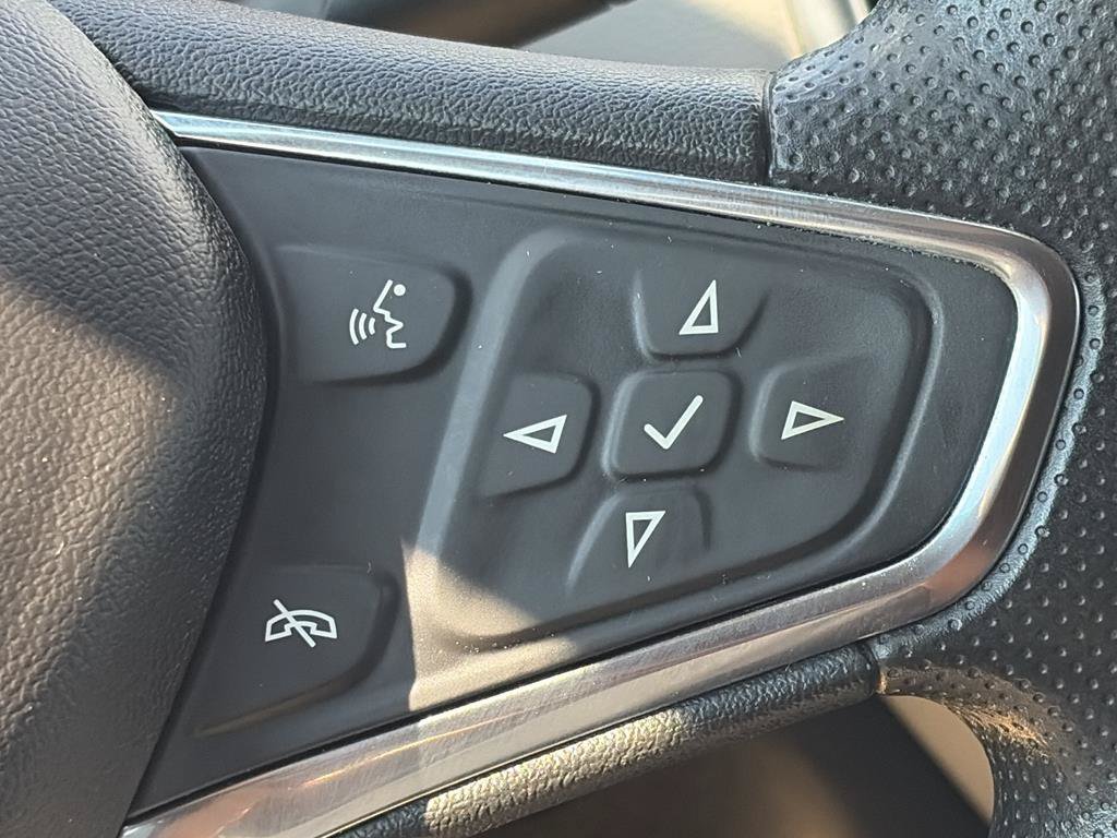 Used 2020 Chevrolet Equinox LS w/ LS Convenience Package AWD/4WD image 13
