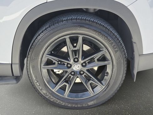 Used 2025 Toyota Grand Highlander AWD Hybrid image 33