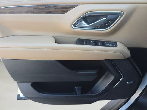 Used 2021 Chevrolet Suburban Premier w/ Premium Package image 11