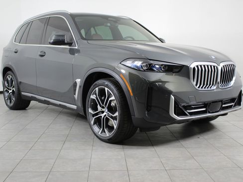 New 2026 BMW X5 xDrive50e w/ Climate Comfort Package image 7