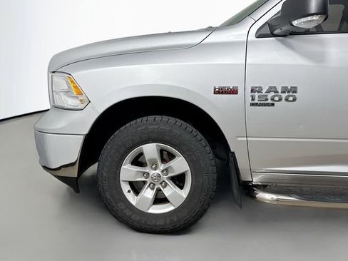 Used 2019 RAM 1500 Classic SLT w/ Luxury Group image 28