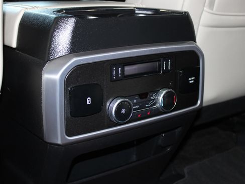 Used 2018 Ford Expedition Platinum RWD image 31