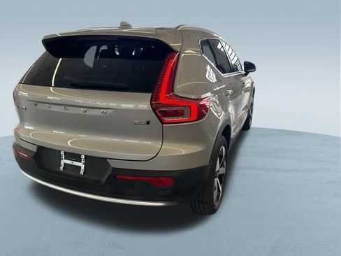 Used 2025 Volvo XC40 B5 Plus AWD/4WD image 8
