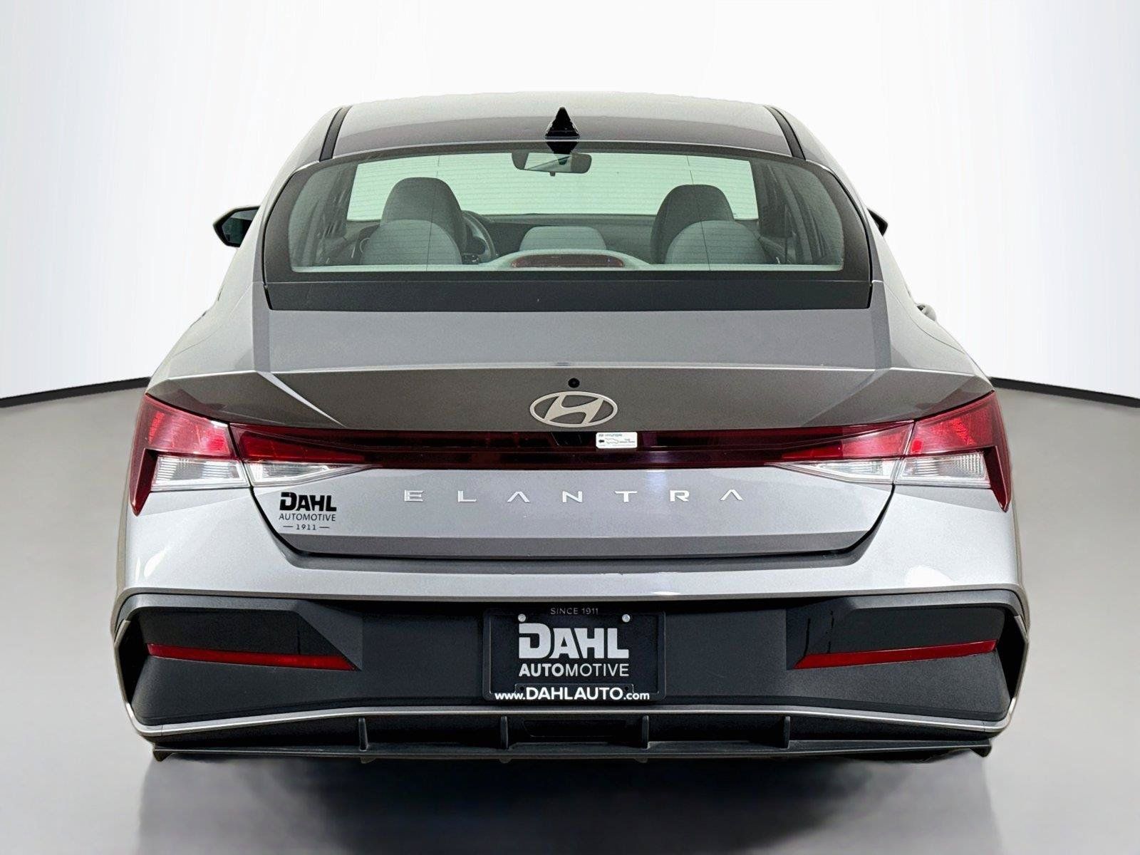 Used 2024 Hyundai Elantra SEL FWD image 12