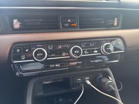 Used 2025 Honda Pilot Elite image 7
