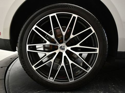 Certified 2024 Porsche Macan AWD/4WD image 15
