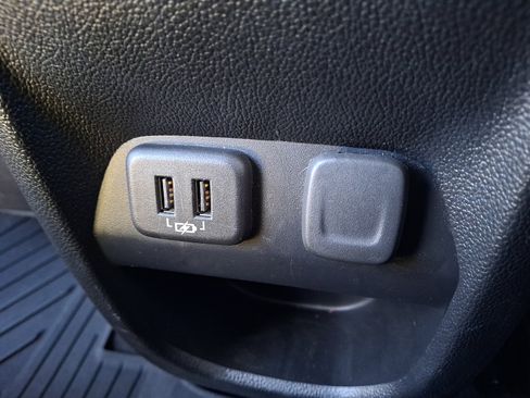 Used 2020 Chevrolet Colorado Z71 w/ Z71 Midnight Edition image 12